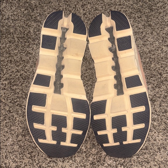 On Cloudstratus V2 Womens Road Running Shoes - Picture 13 of 14